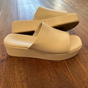 American Eagle Cream White Platform Sandals Size 8